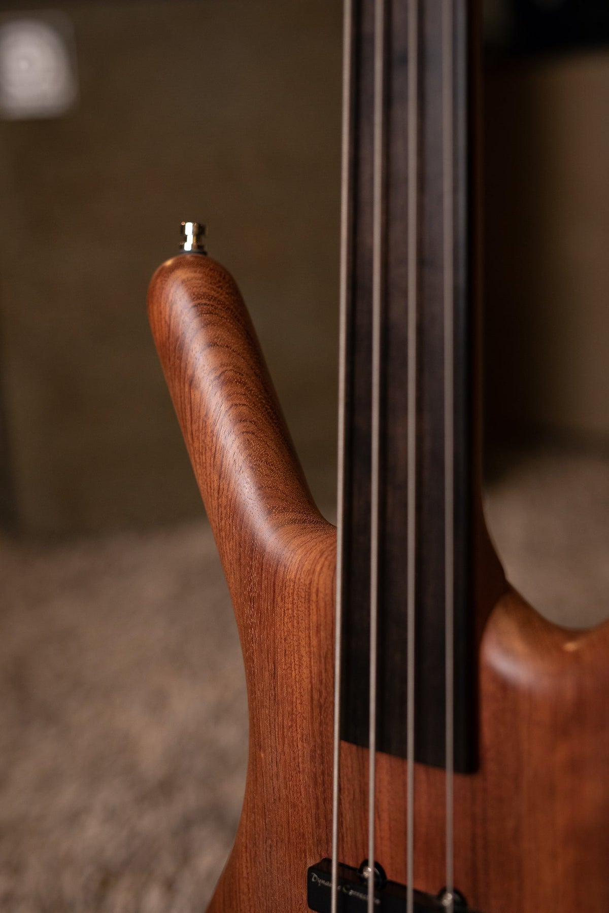 2006 Warwick Corvette Standard Fretless - Natural