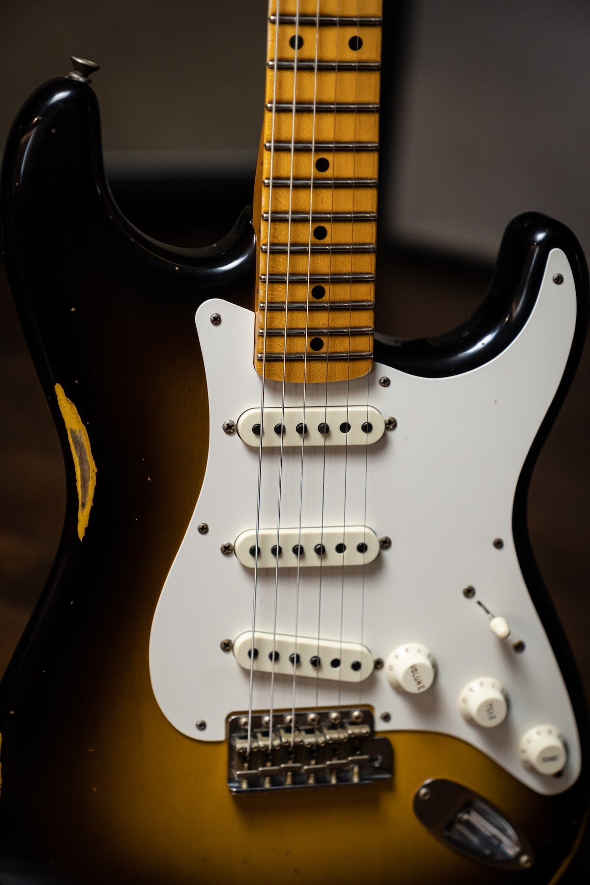 Fender Custom Shop Limited Edition '57 Stratocaster Relic Electric Guitar - Wide-Fade 2-Color Sunburst