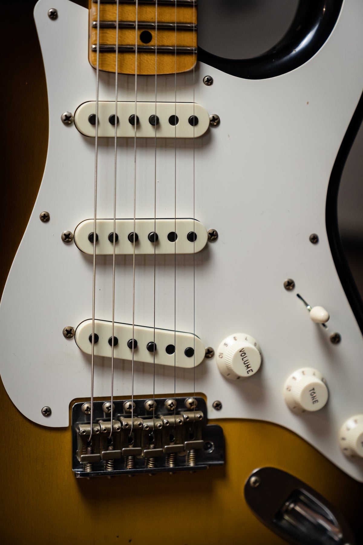 Fender Custom Shop Limited Edition '57 Stratocaster Relic Electric Guitar - Wide-Fade 2-Color Sunburst