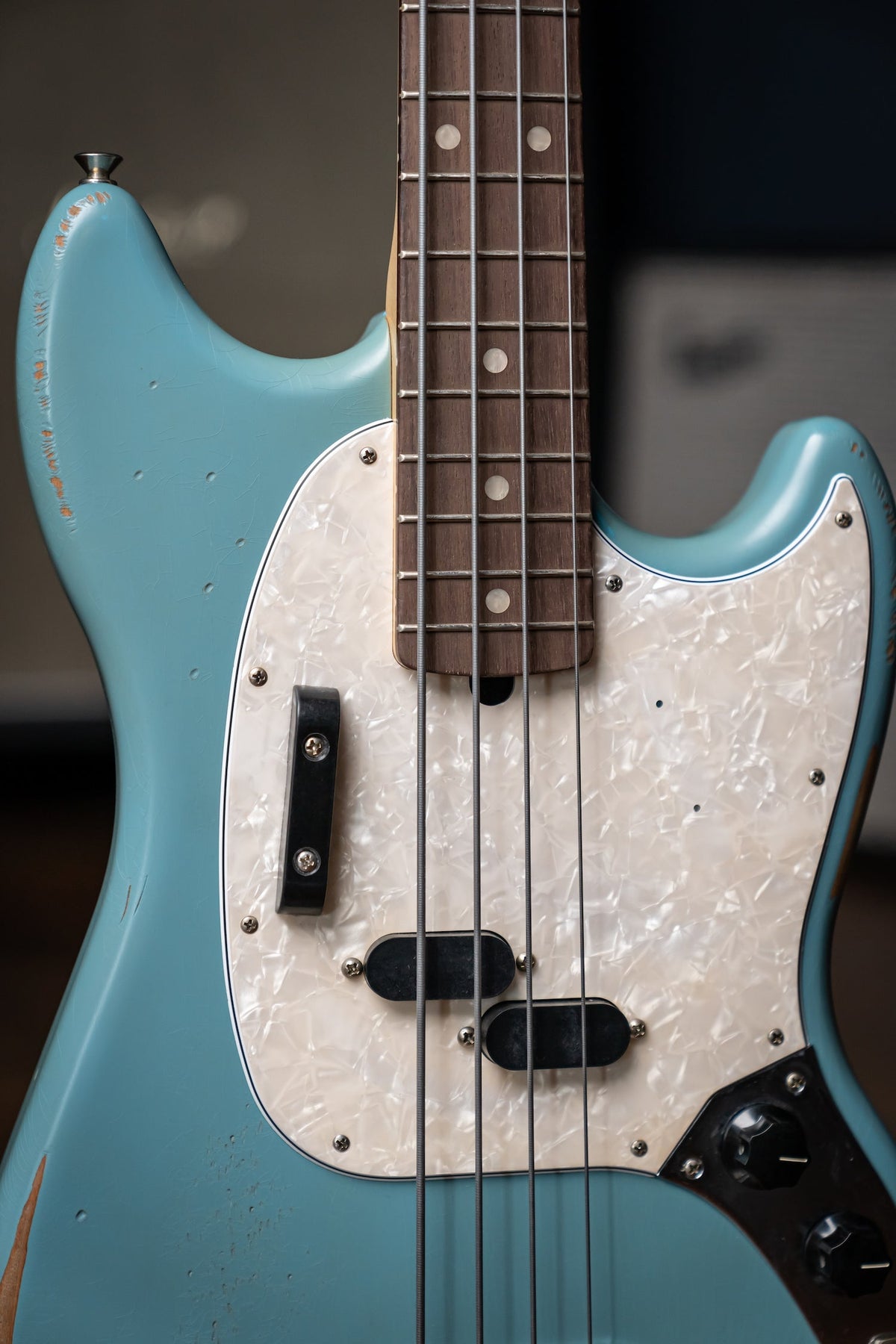 Fender JMJ Road Worn Mustang Bass - Faded Daphne Blue
