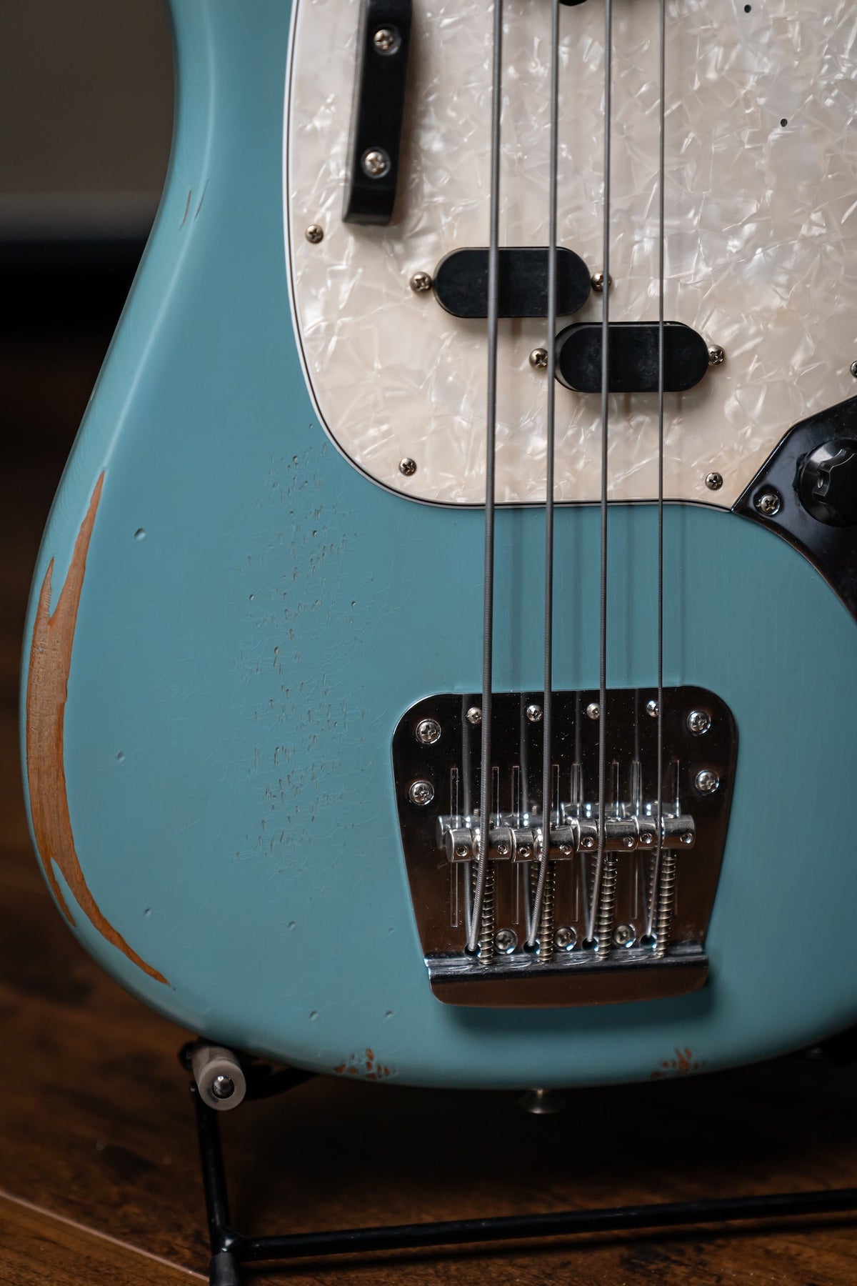 Fender JMJ Road Worn Mustang Bass - Faded Daphne Blue