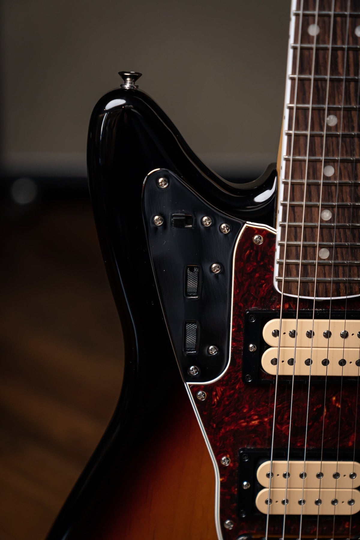 Fender Kurt Cobain Jaguar NOS - 3-Tone Sunburst with Rosewood Fingerboard