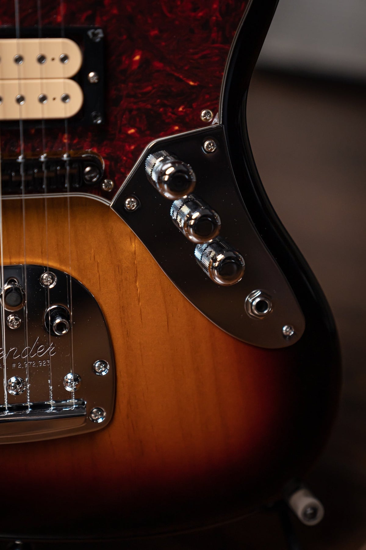 Fender Kurt Cobain Jaguar NOS - 3-Tone Sunburst with Rosewood Fingerboard