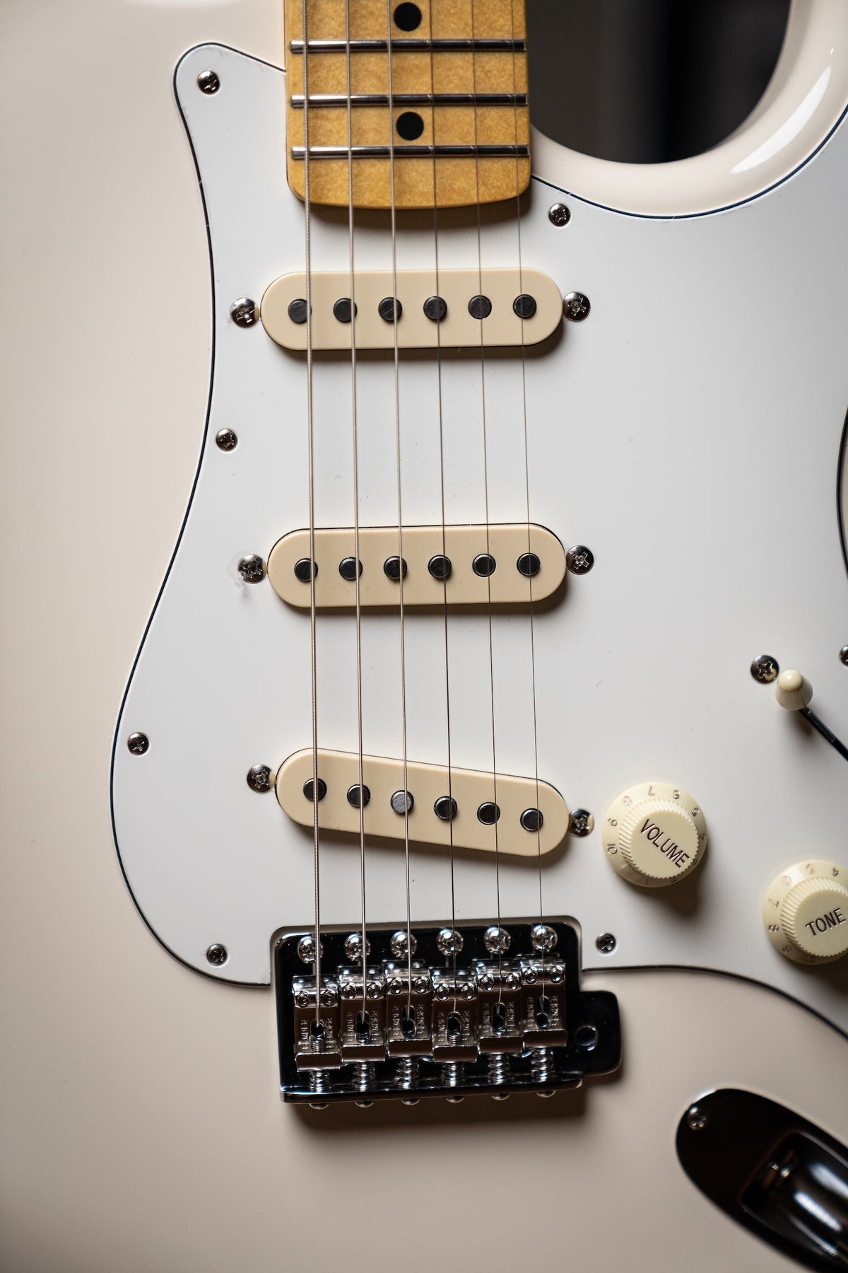 Fender JV 60s Modified Stratocaster Electric Guitar - Olympic White