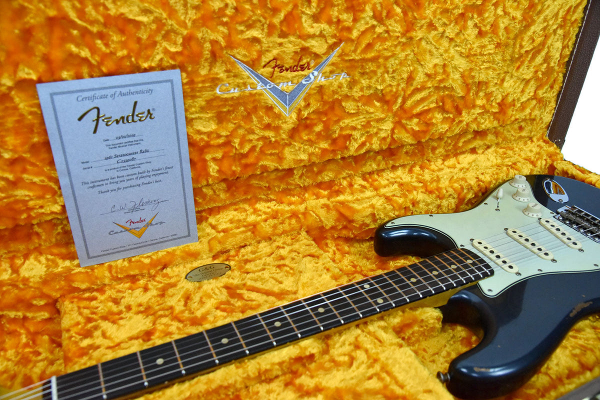 Fender Custom Shop 1961 Stratocaster Relic in Charcoal Frost Metallic CZ539087