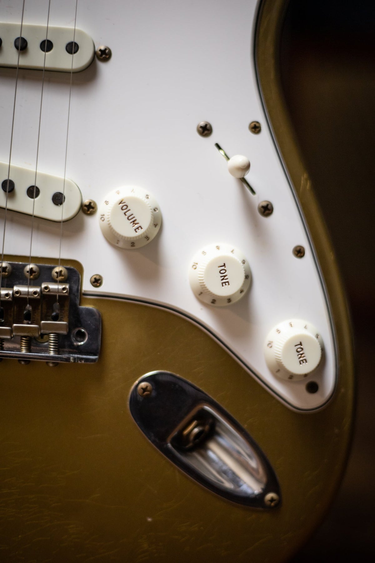 Fender Custom Shop '64 Stratocaster Journeyman Relic Electric Guitar - Aged Aztec Gold