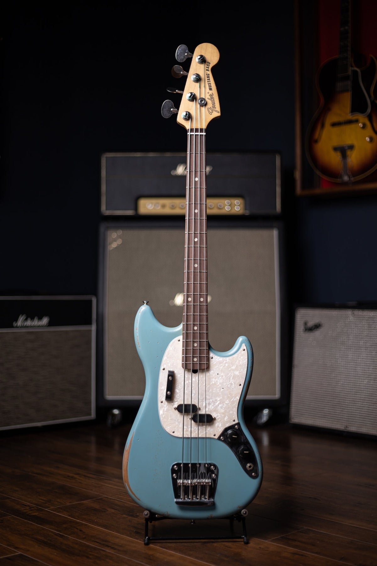 Fender JMJ Road Worn Mustang Bass - Faded Daphne Blue