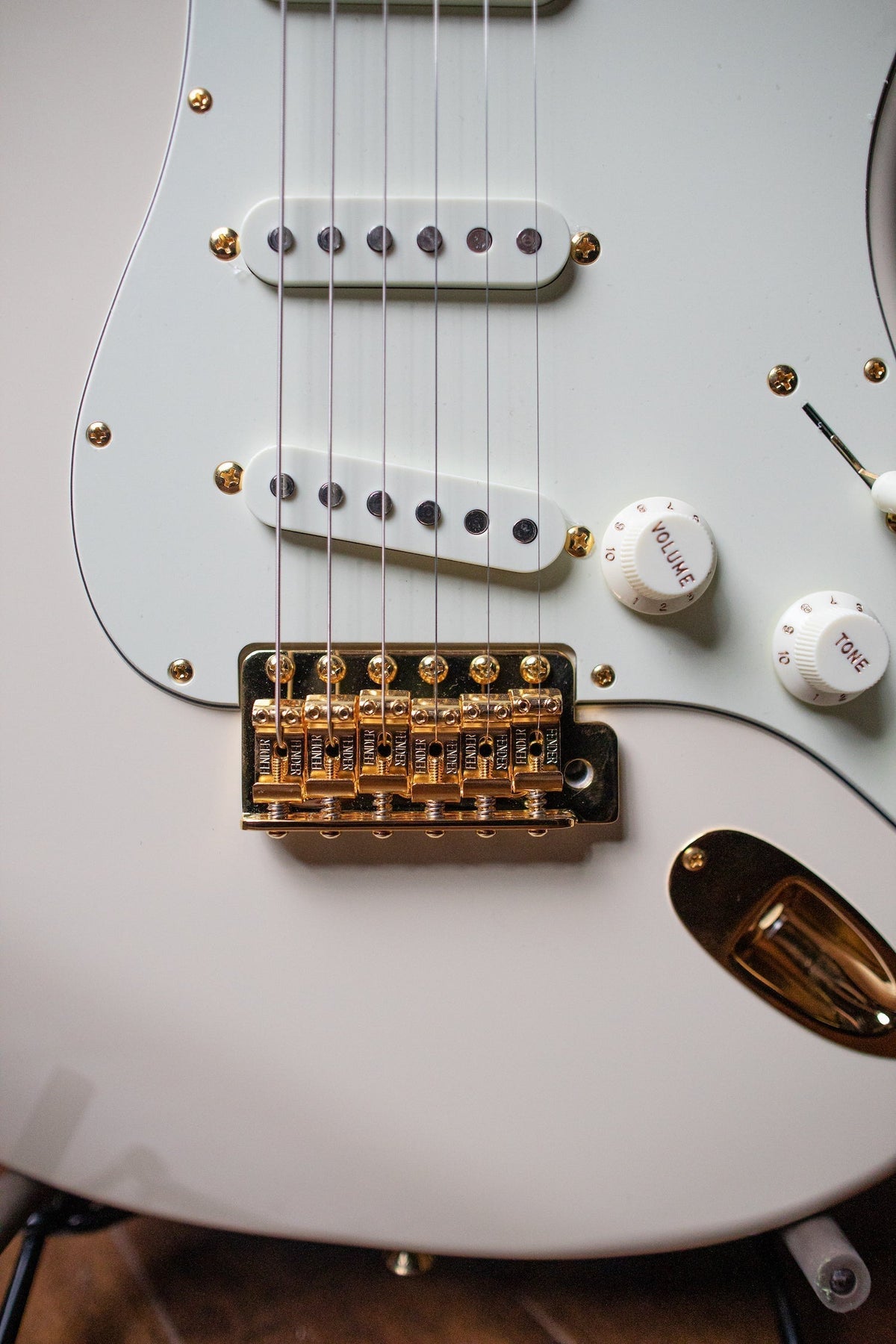 Fender Stratocaster LTD "Daybreak" MIJ Electric Guitar - Olympic White