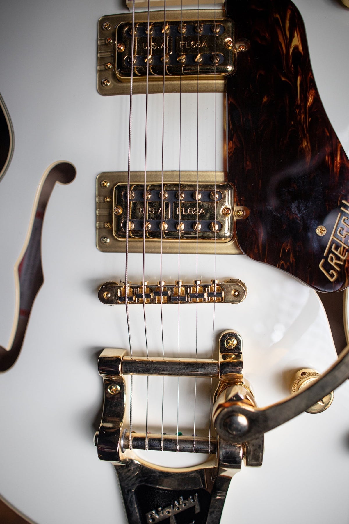 Gretsch G6659TG Players Edition Broadkaster Jr. Electric Guitar - Vintage White