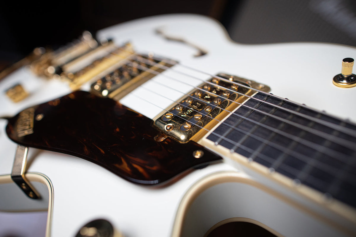Gretsch G6659TG Players Edition Broadkaster Jr. Electric Guitar - Vintage White