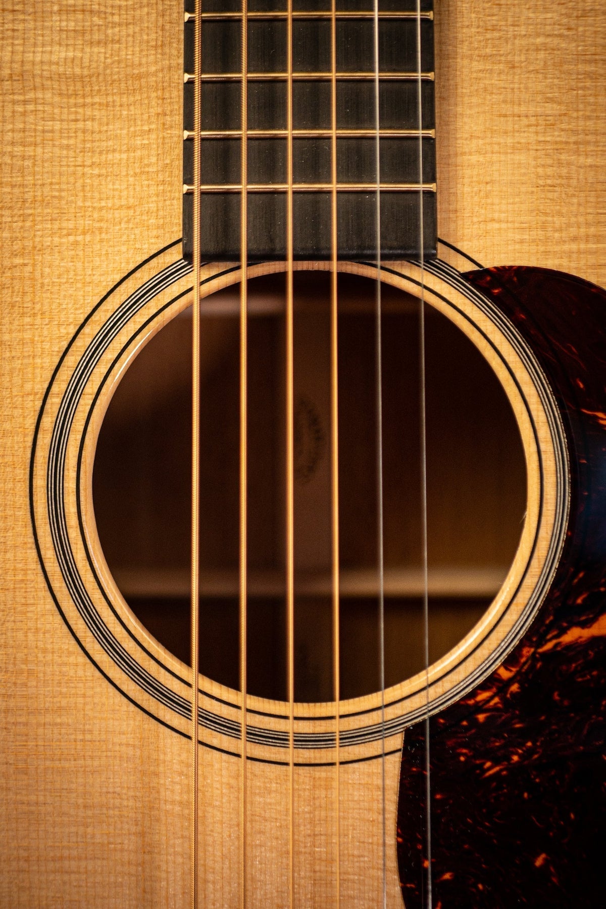 Martin D-18 Modern Deluxe Acoustic Guitar - Natural