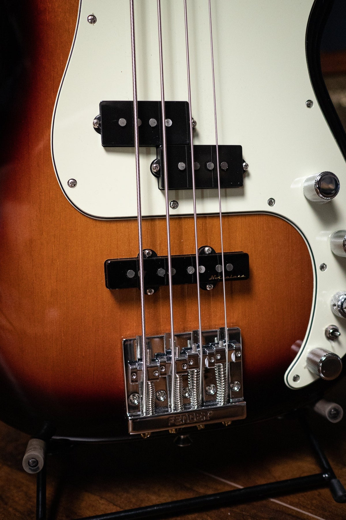Fender Player Plus Precision Bass - 3 Color Sunburst