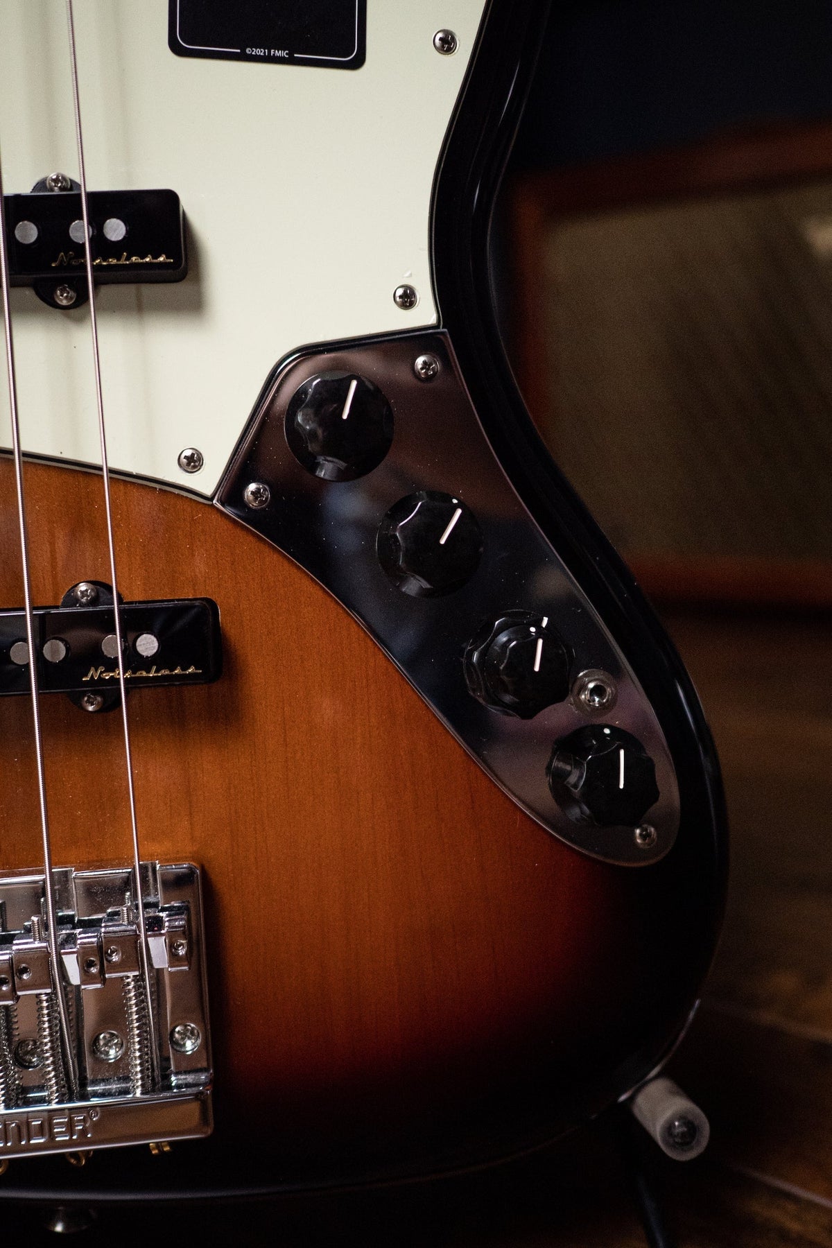 Fender Player Plus Jazz Bass - 3 Color Sunburst