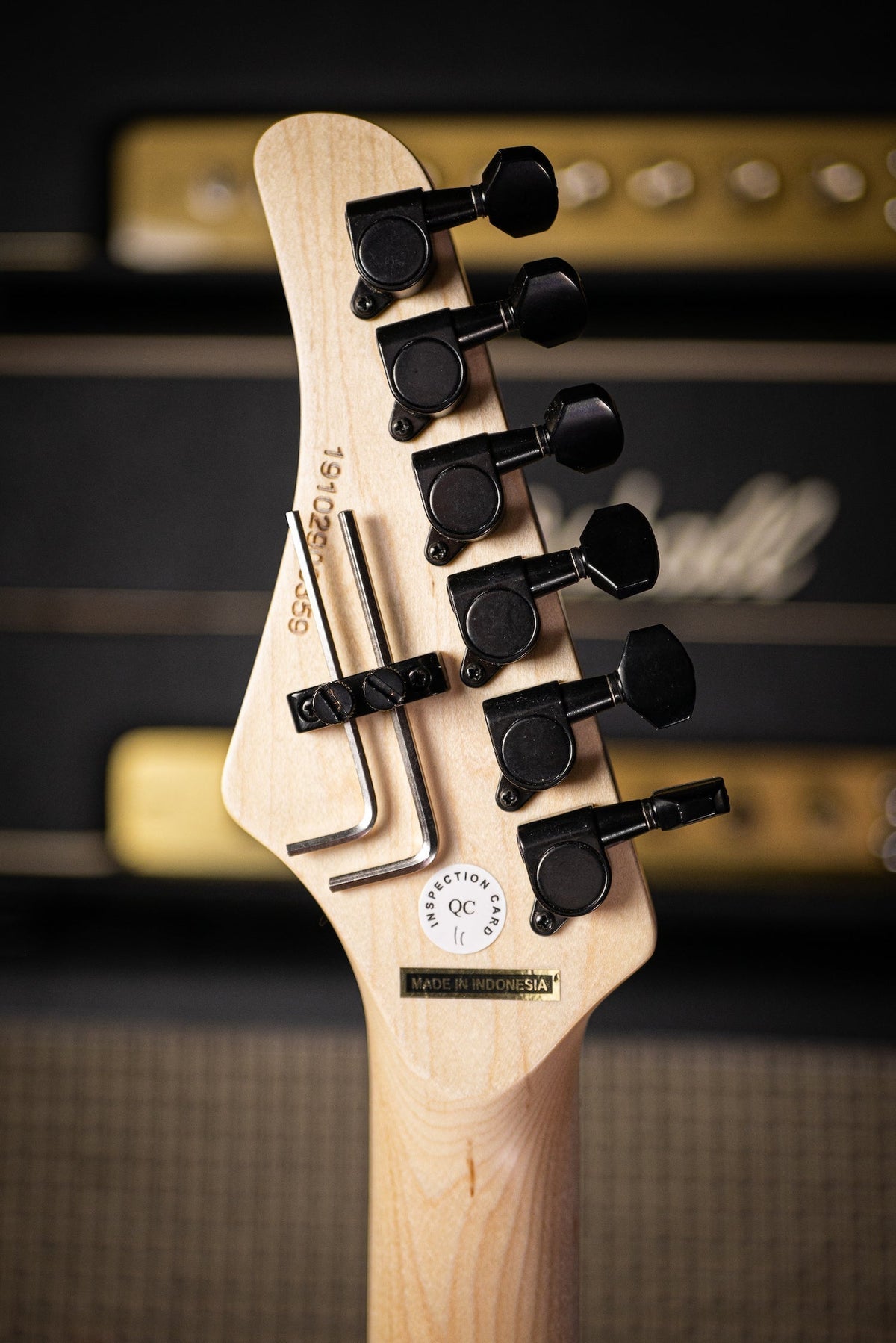 Kramer Pacer Vintage Electric Guitar with Black Hardware - Pearl White