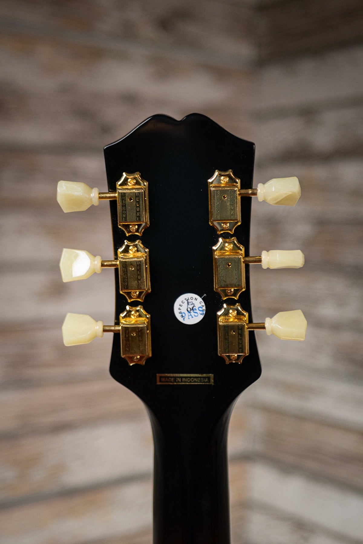 Epiphone Masterbilt J-200 Acoustic-Electric - Aged Vintage Sunburst Gloss