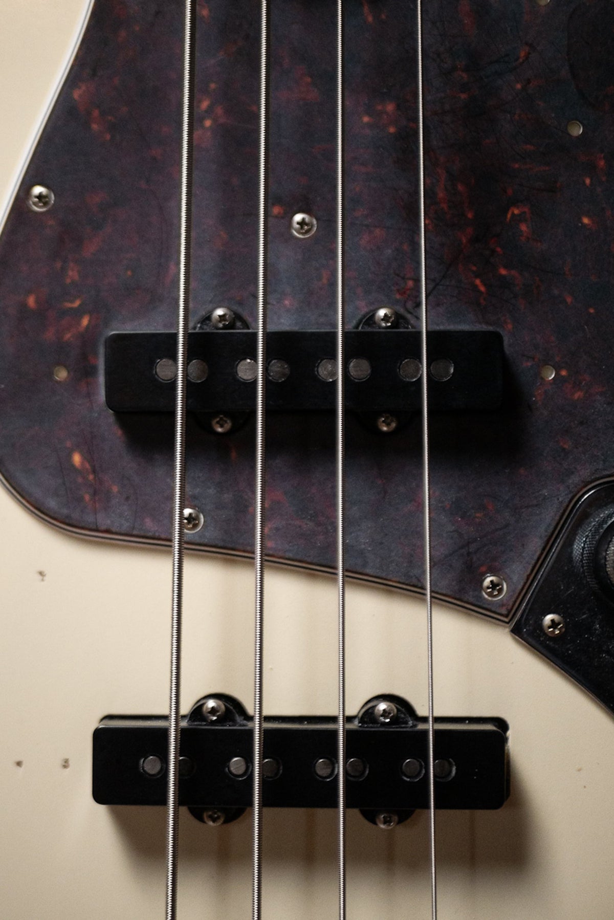 Fender 60th Anniversary Road Worn Jazz Bass - Olympic White