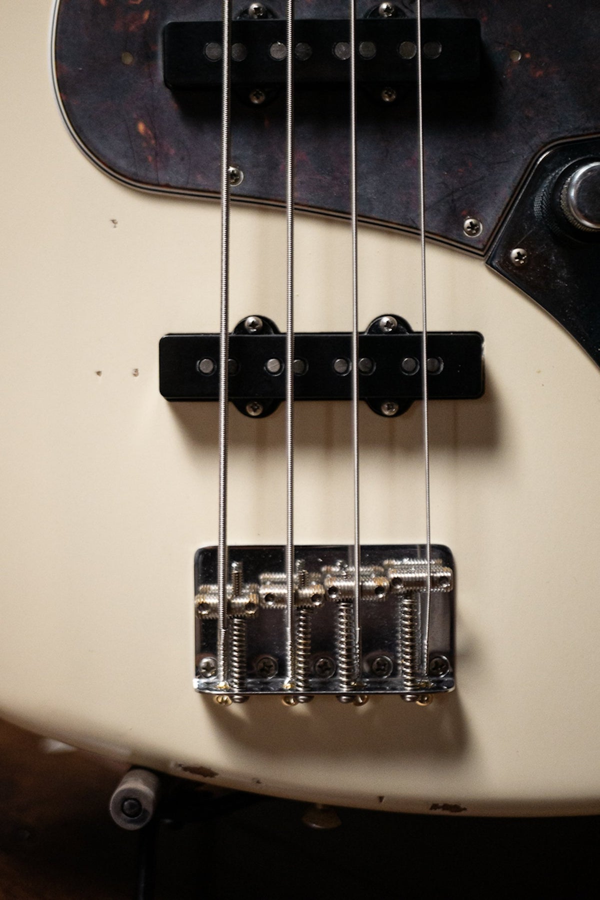 Fender 60th Anniversary Road Worn Jazz Bass - Olympic White
