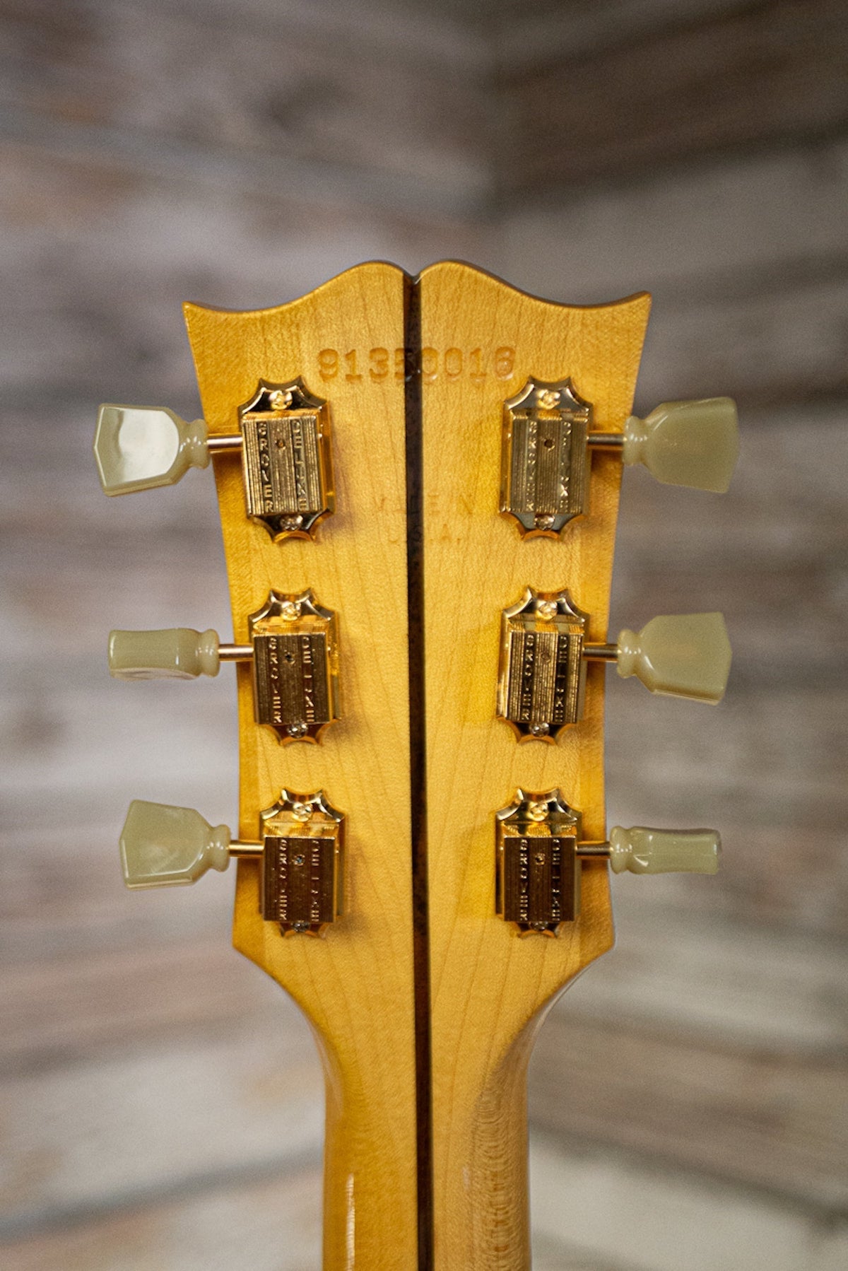 1990 Gibson J-200 Acoustic Guitar - Natural
