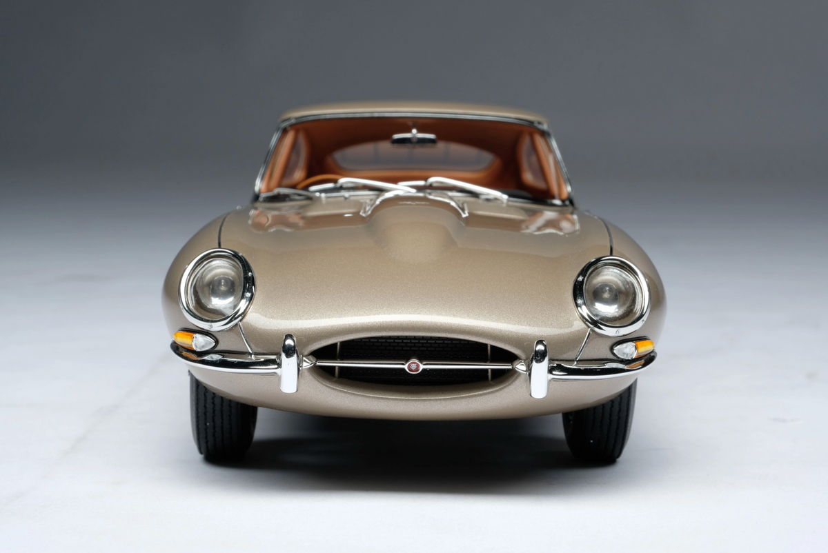Amalgam Collection - Jaguar E-Type Coupe Road & Track 1:18 Scale