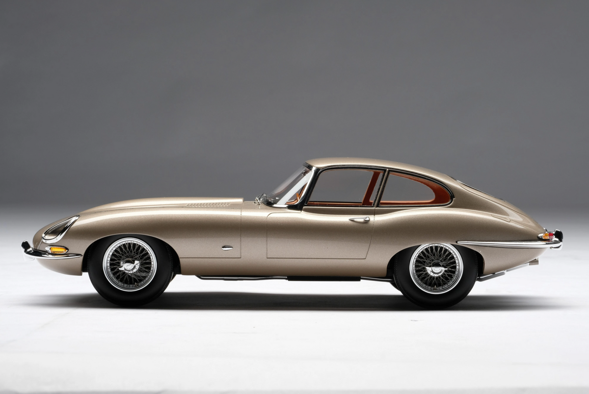 Amalgam Collection - Jaguar E-Type Coupe Road & Track 1:18 Scale