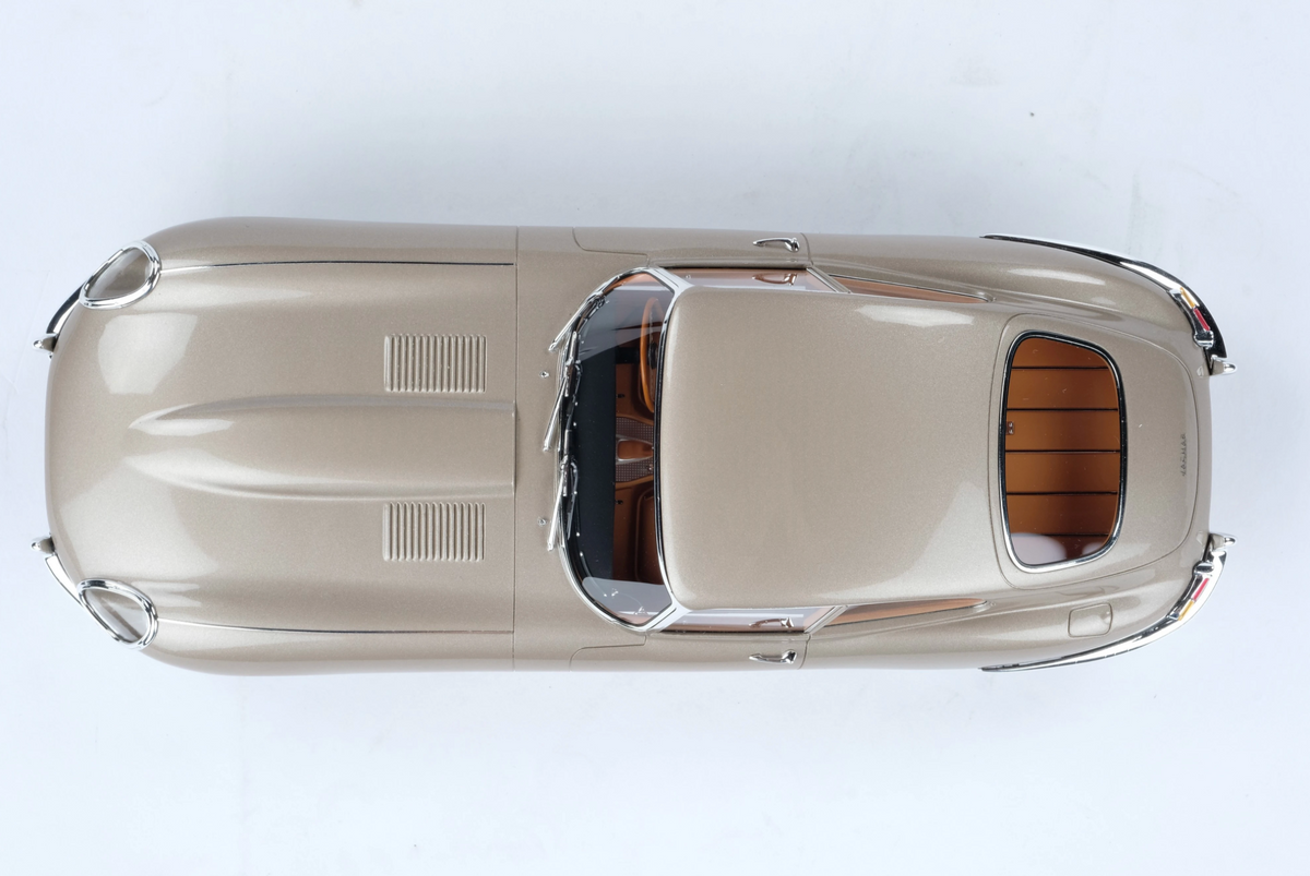 Amalgam Collection - Jaguar E-Type Coupe Road & Track 1:18 Scale