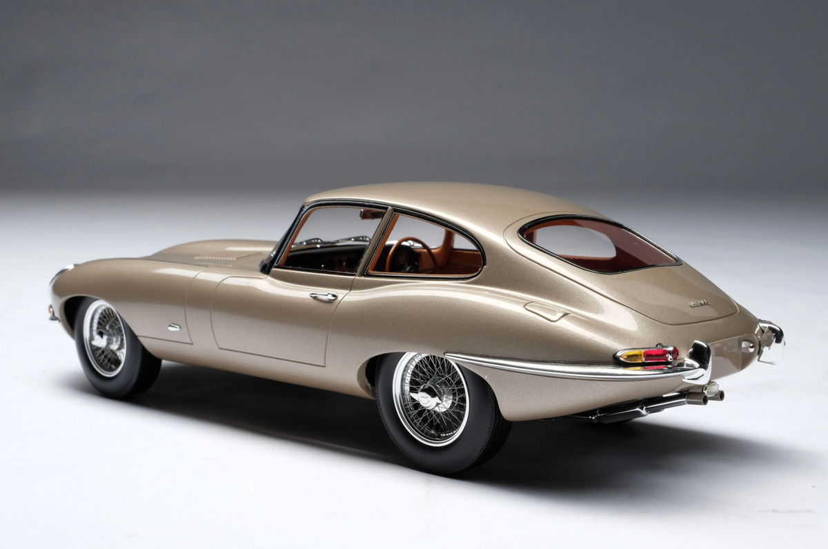 Amalgam Collection - Jaguar E-Type Coupe Road & Track 1:18 Scale