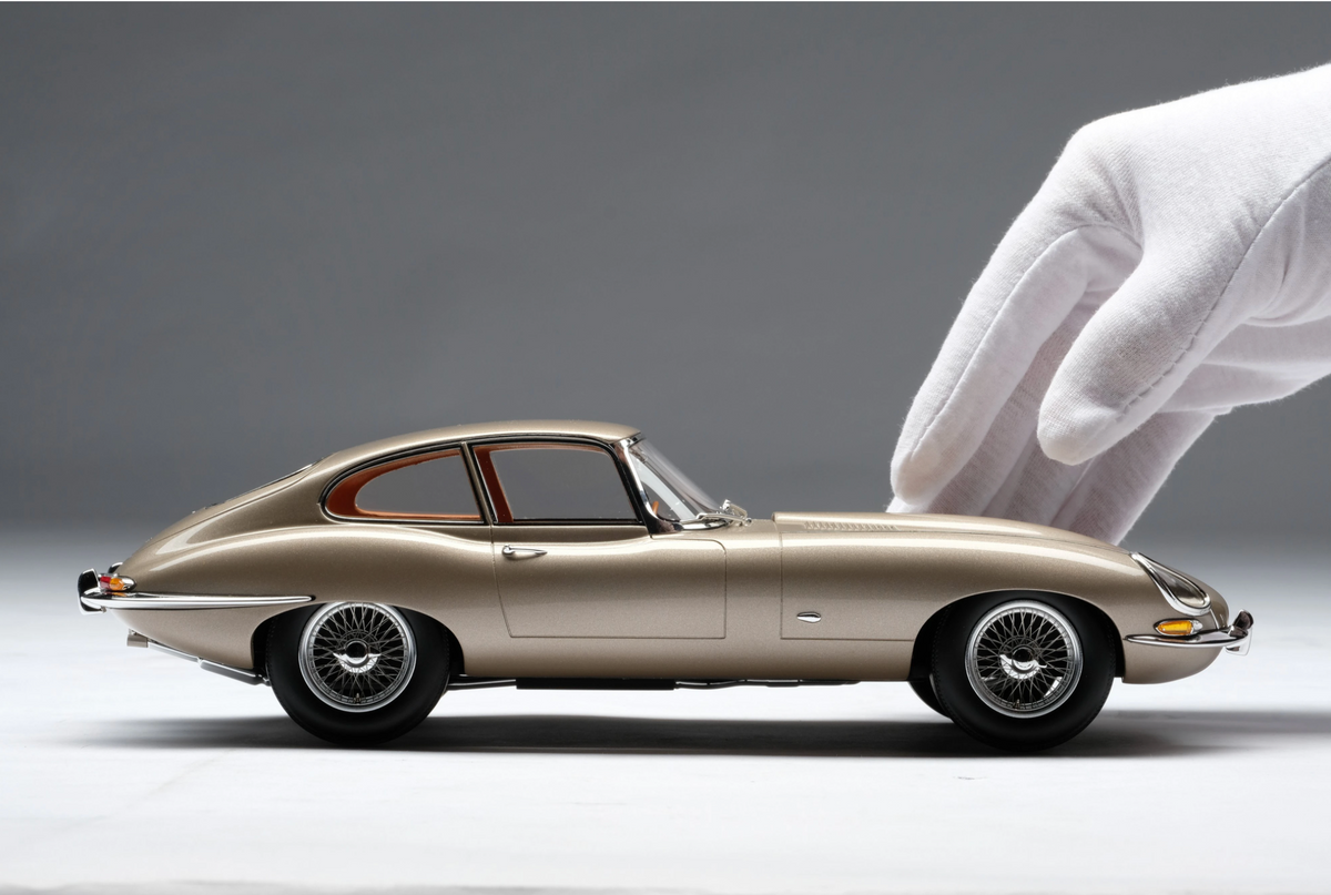 Amalgam Collection - Jaguar E-Type Coupe Road & Track 1:18 Scale