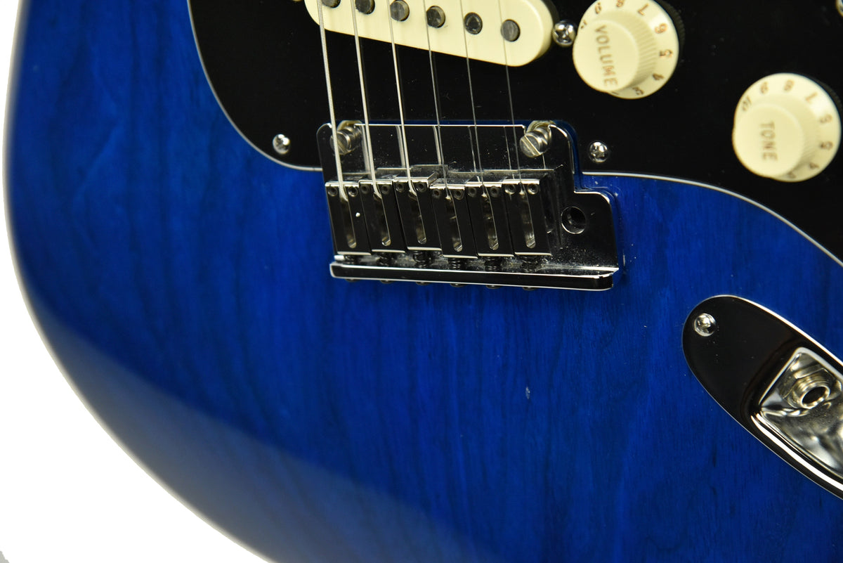 Used Fender Custom Shop Custom Deluxe Stratocaster in Sapphire Blue Trans R61895