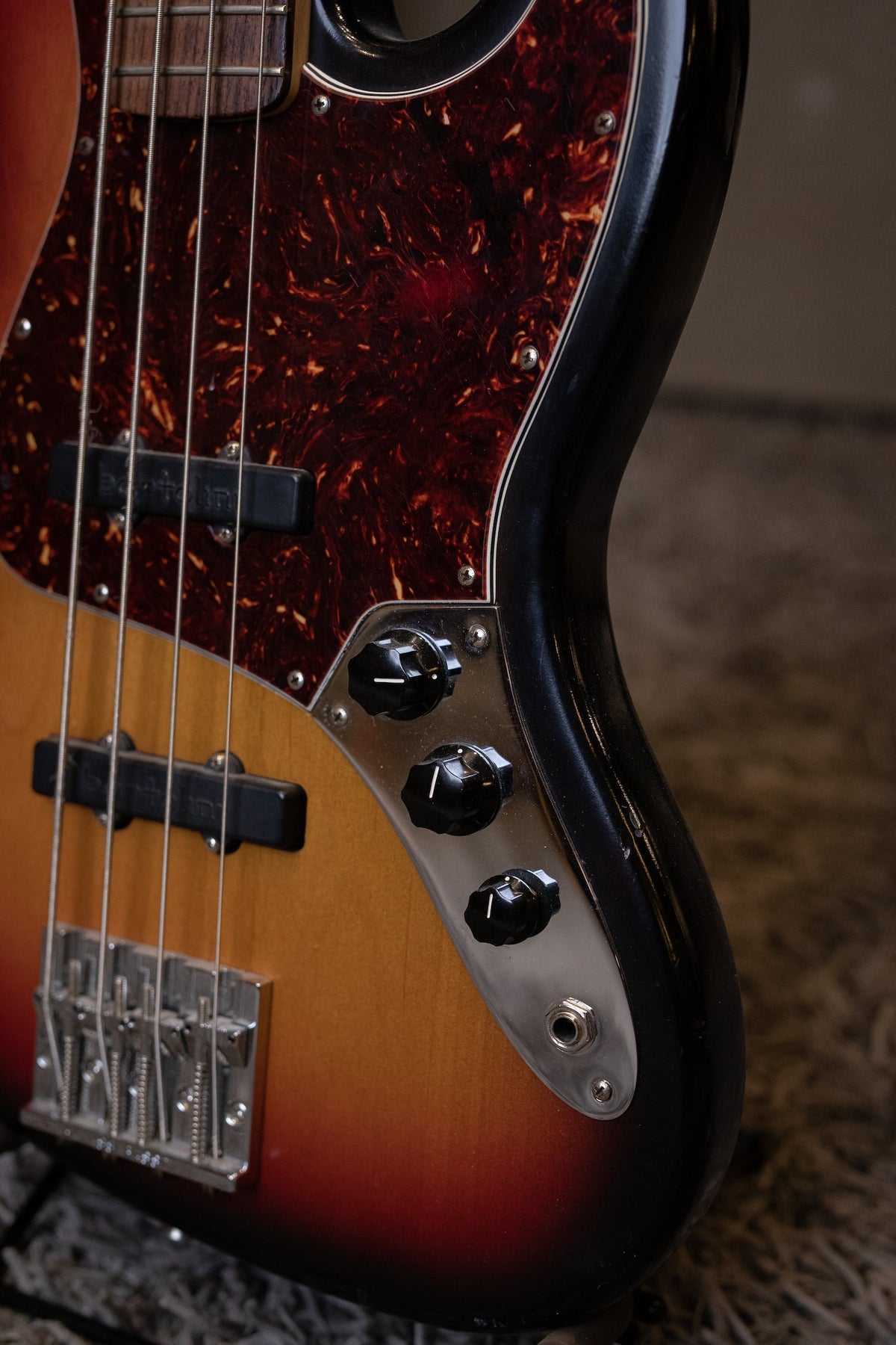 2006 Fender Highway One Jazz Bass (Bartolini Pickups) - 3-Tone Sunburst