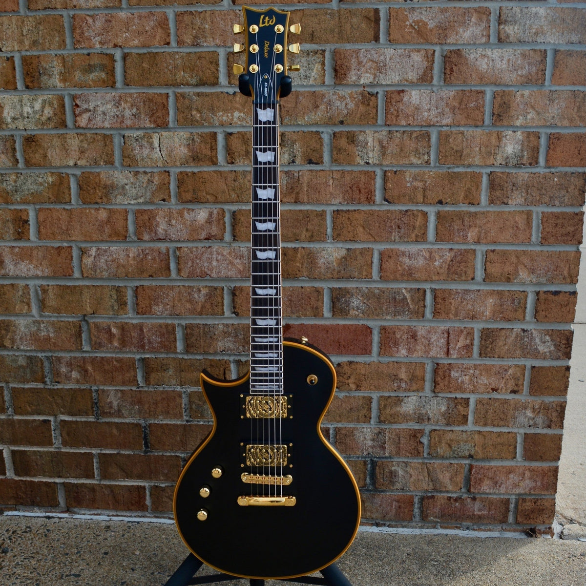 ESP LTD EC-1000 Vintage Black Left Handed w/ BK Silo Pups & Hardcase
