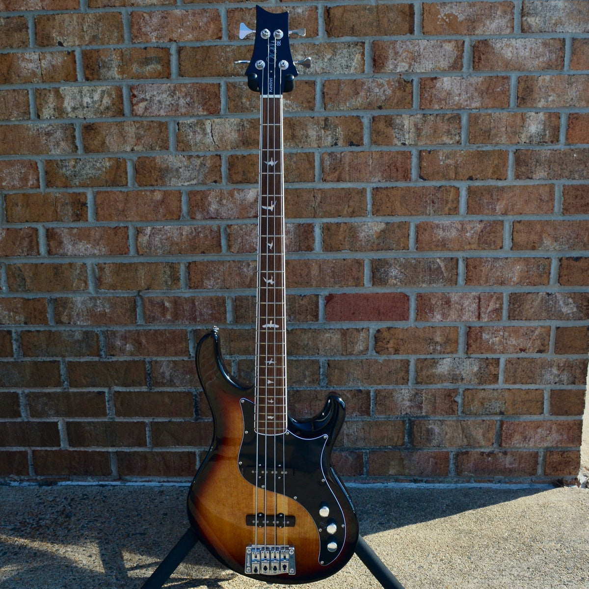 PRS SE Kestrel Bass Tri-Color Sunburst