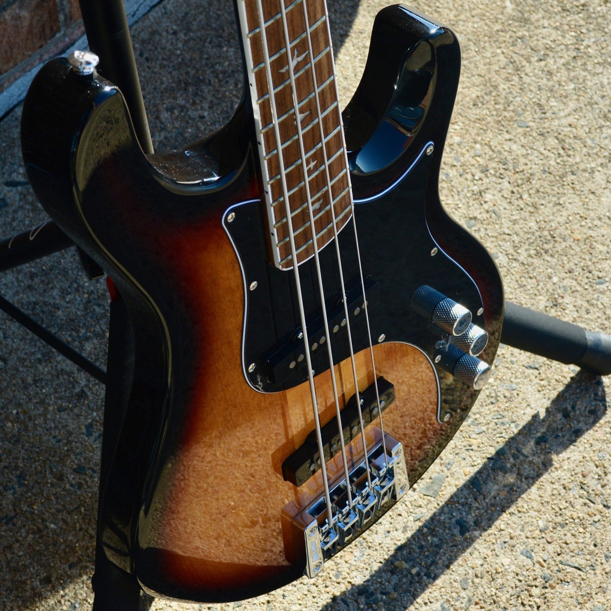 PRS SE Kestrel Bass Tri-Color Sunburst