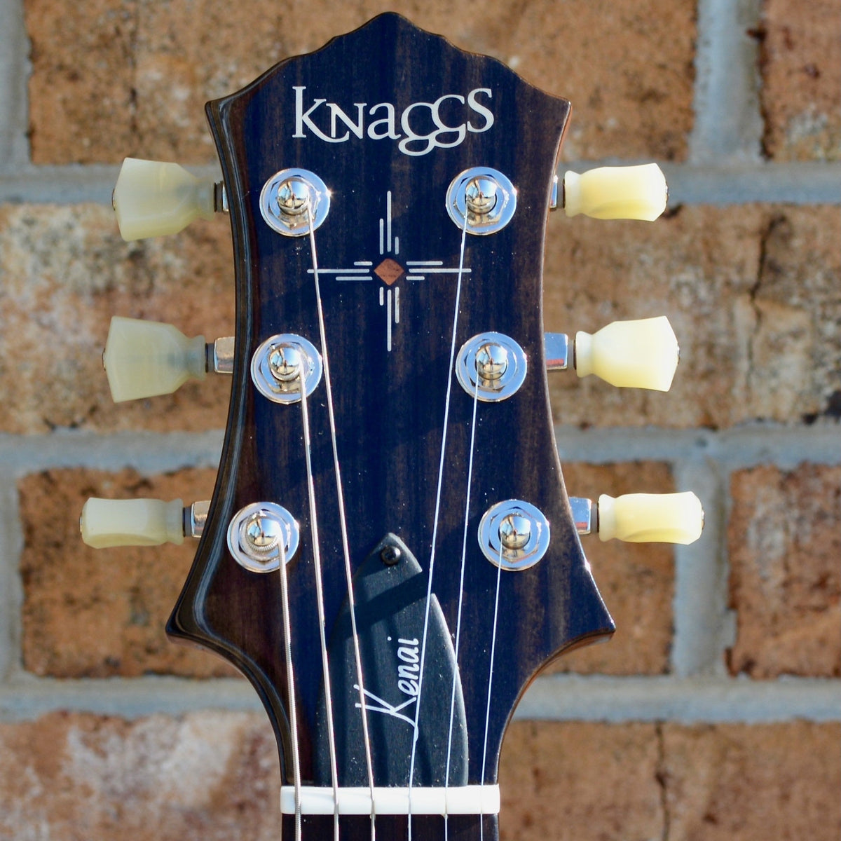 Knaggs Kenai Aged Scotch/Onyx Binding