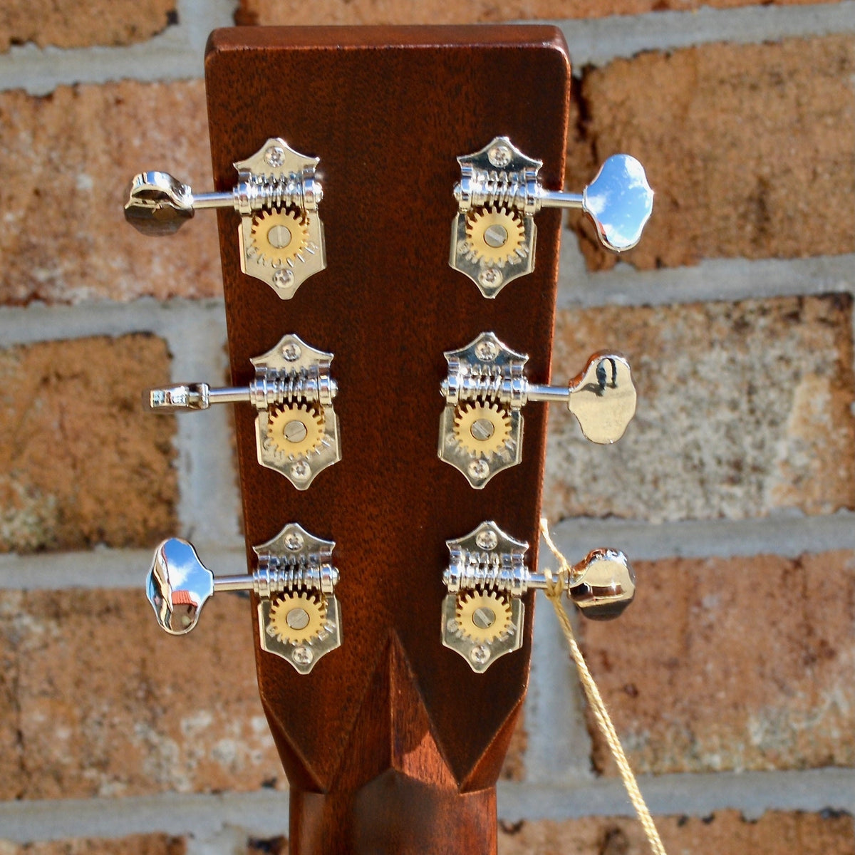 Martin Lefty D-28