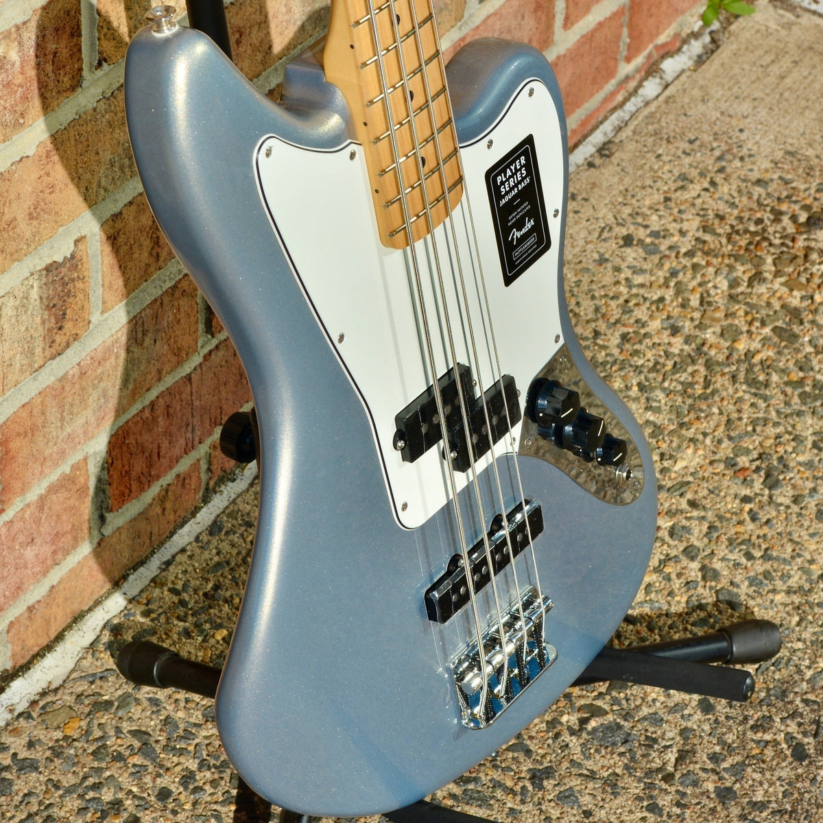 Fender Player Jaguar® Bass, Maple Fingerboard, Silver