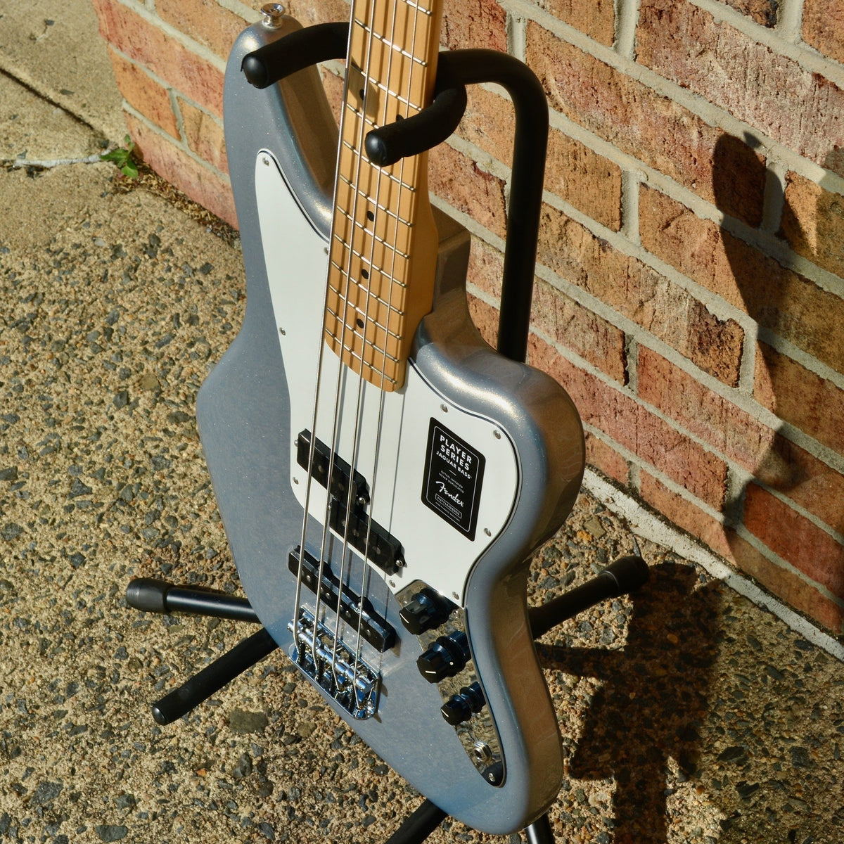 Fender Player Jaguar® Bass, Maple Fingerboard, Silver