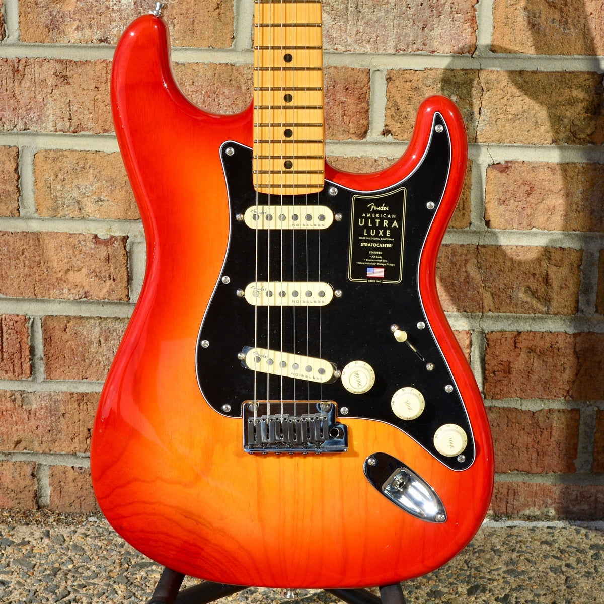 Fender American Ultra Luxe Stratocaster®, Maple Fingerboard, Plasma Red Burst