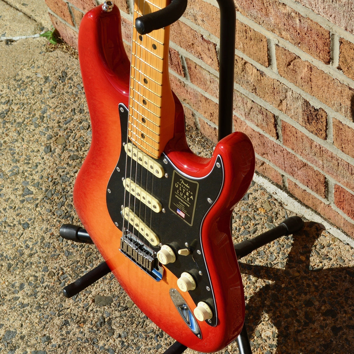 Fender American Ultra Luxe Stratocaster®, Maple Fingerboard, Plasma Red Burst