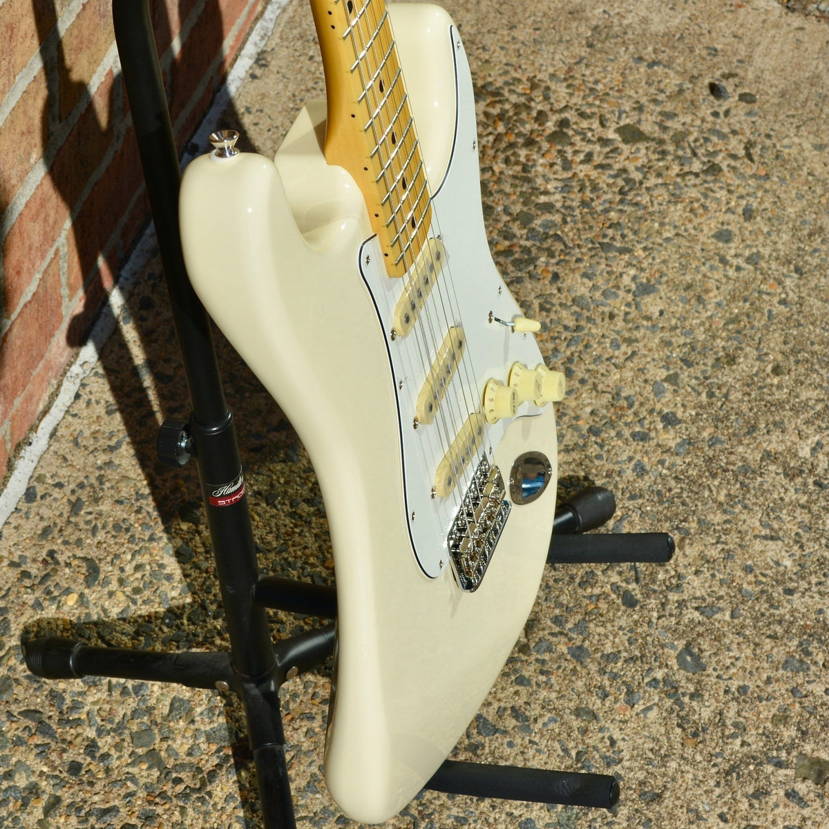 Fender JV Modified '60s Stratocaster®, Maple Fingerboard, Olympic White