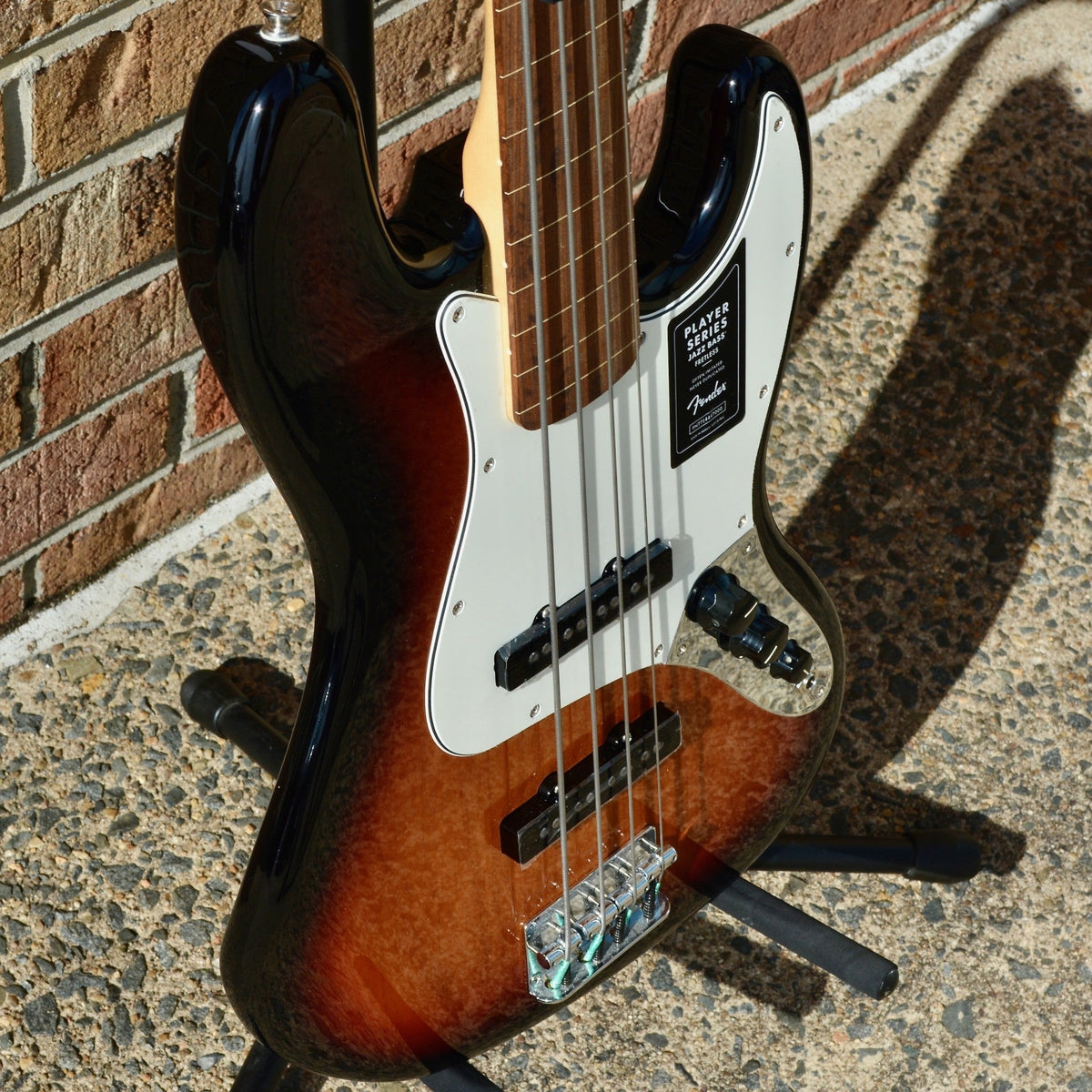 Fender Player Jazz Bass® Fretless, Pau Ferro Fingerboard, 3-Color Sunburst
