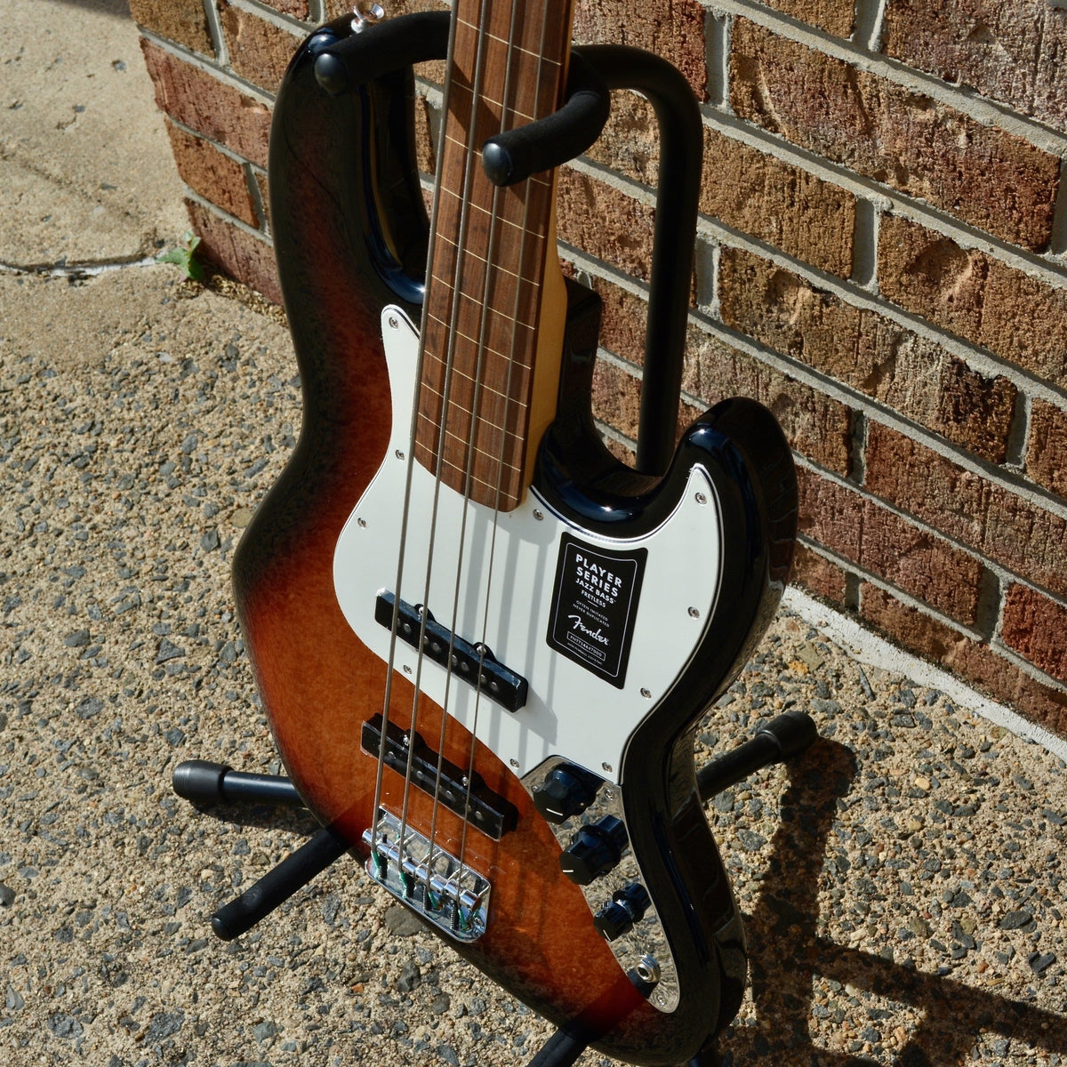 Fender Player Jazz Bass® Fretless, Pau Ferro Fingerboard, 3-Color Sunburst