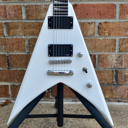 Jackson Pro Series King V™ KVTMG, Ebony Fingerboard, Snow White