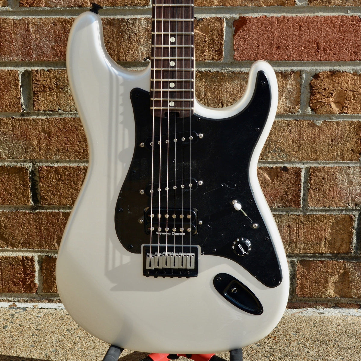 Charvel Jake E Lee Signature Pro-Mod So-Cal Style 1 HSS HT RW, Rosewood Fingerboard, Pearl White