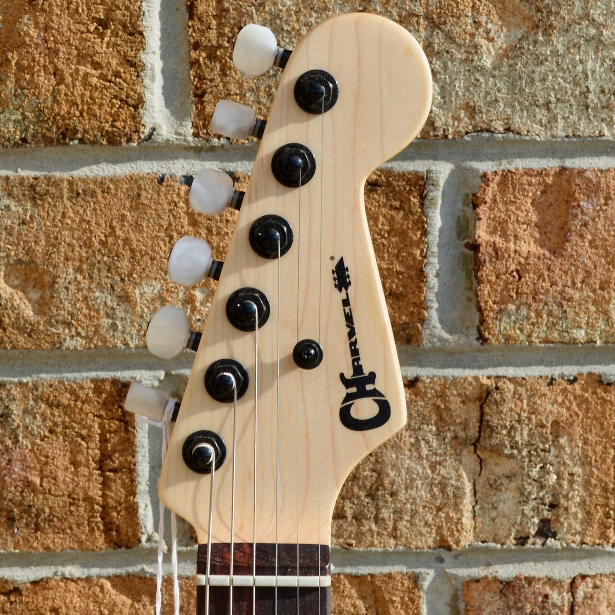 Charvel Jake E Lee Signature Pro-Mod So-Cal Style 1 HSS HT RW, Rosewood Fingerboard, Pearl White