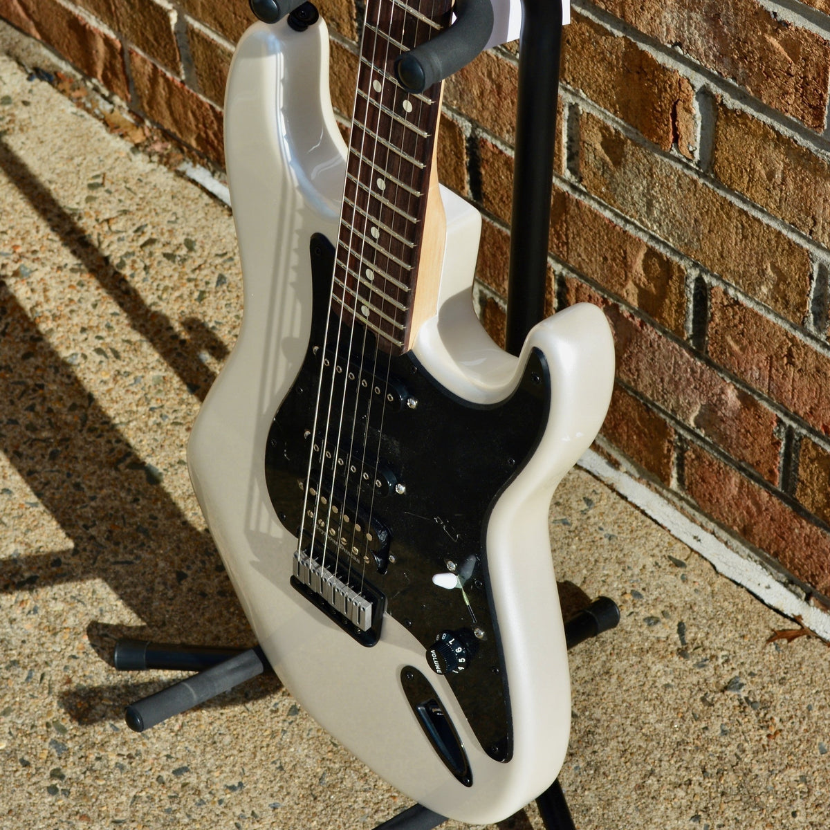 Charvel Jake E Lee Signature Pro-Mod So-Cal Style 1 HSS HT RW, Rosewood Fingerboard, Pearl White