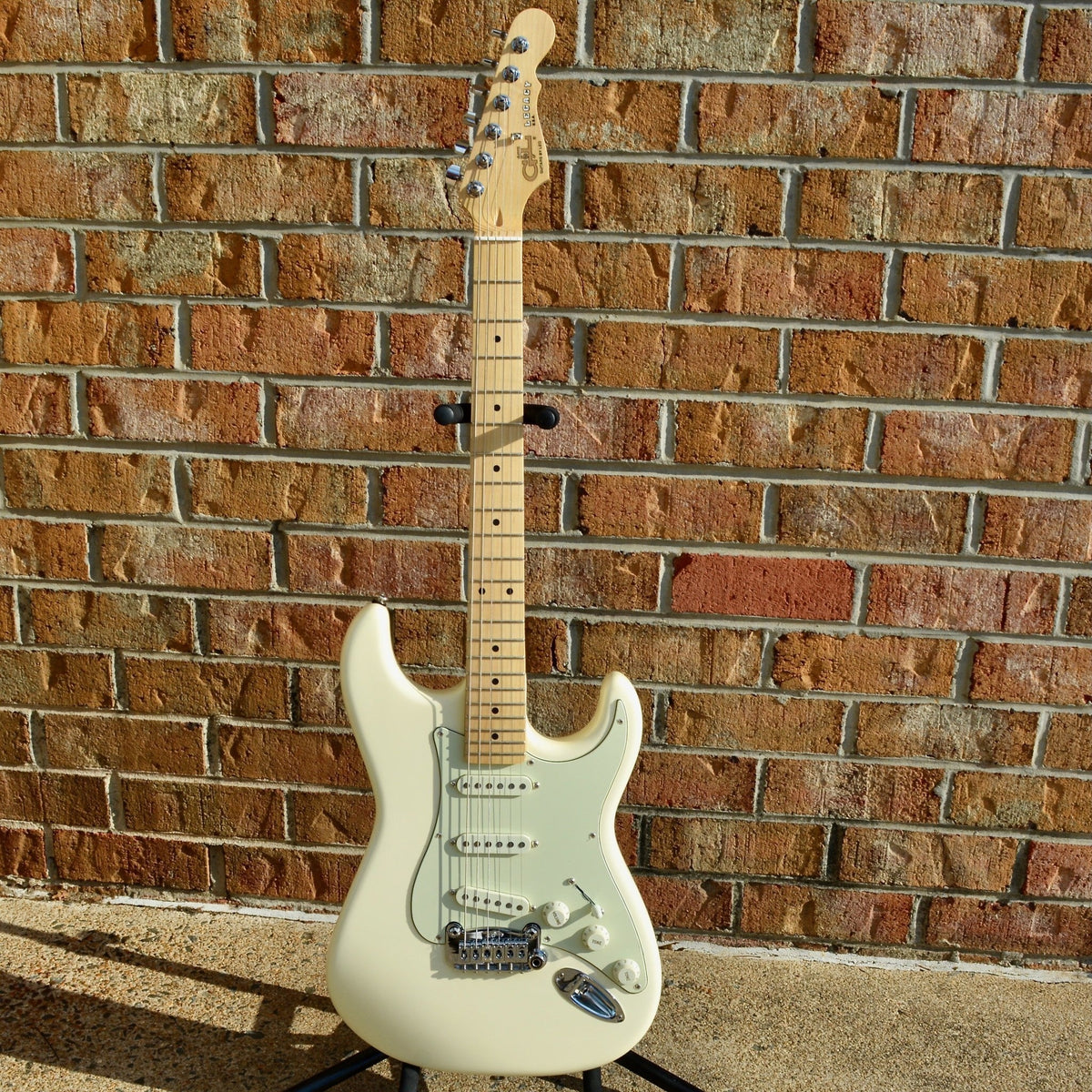 G&L Fullerton Deluxe Legacy Vintage White