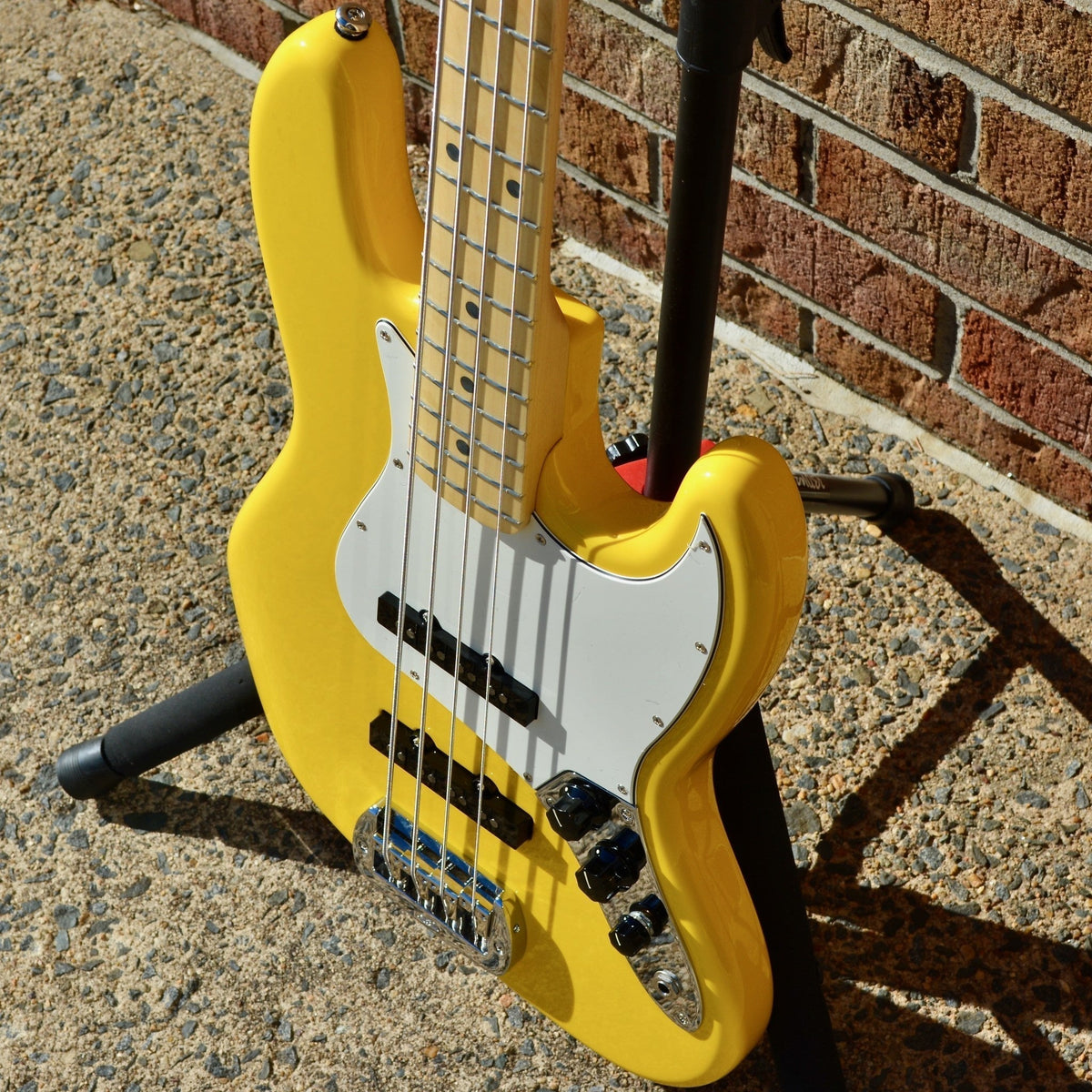 G&L JB Yellow Bass