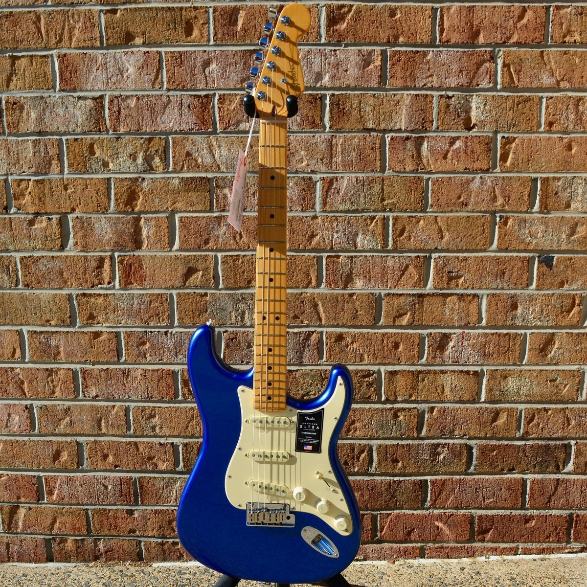 Fender American Ultra Stratocaster®, Maple Fingerboard, Cobra Blue