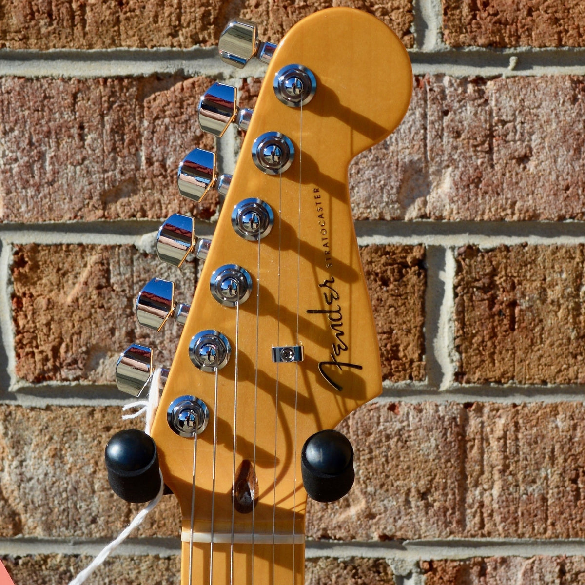 Fender American Ultra Stratocaster®, Maple Fingerboard, Cobra Blue