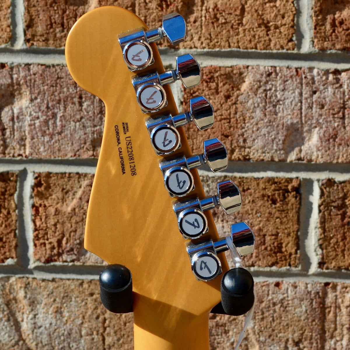 Fender American Ultra Stratocaster®, Maple Fingerboard, Cobra Blue